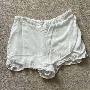 Altar’d State Size Medium White Shorts